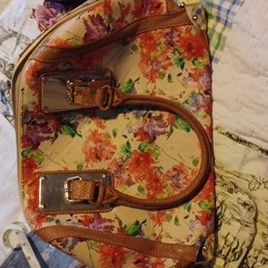 A beautiful bag perfect for spring,summer seasons